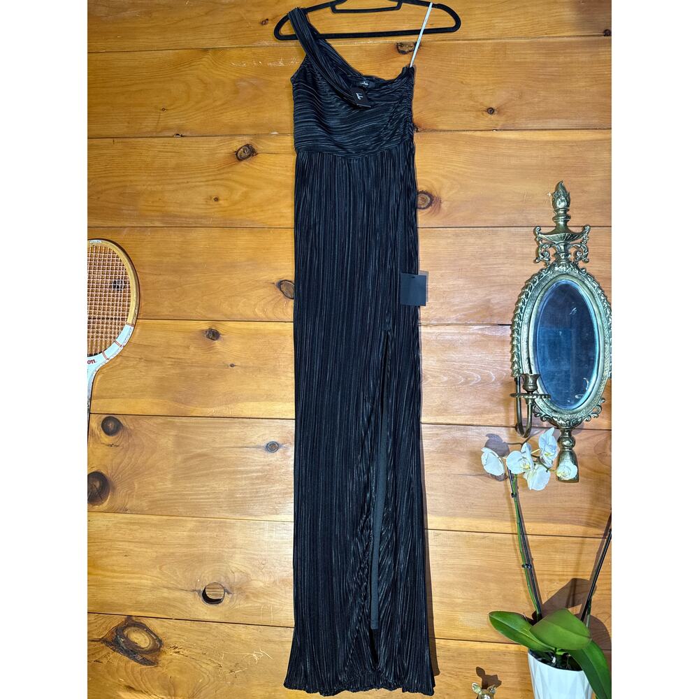 NWT Lulus Poised Performance Black Plisse One-Shoulder Maxi Dress Banquet Size S - Picture 2 of 8